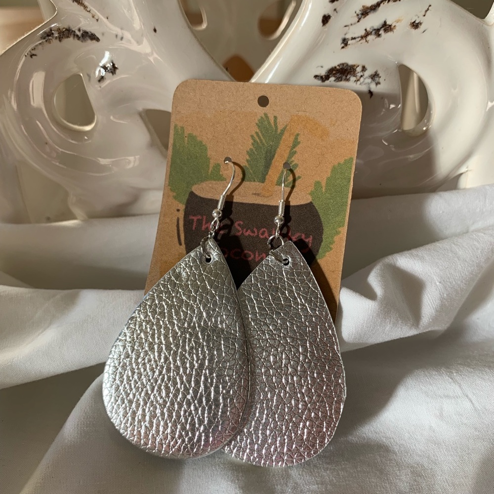 Sliver color Leather Teardrop earrings